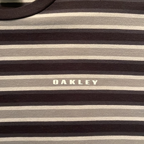 Oakley T-Shirt - Picture 2 of 5